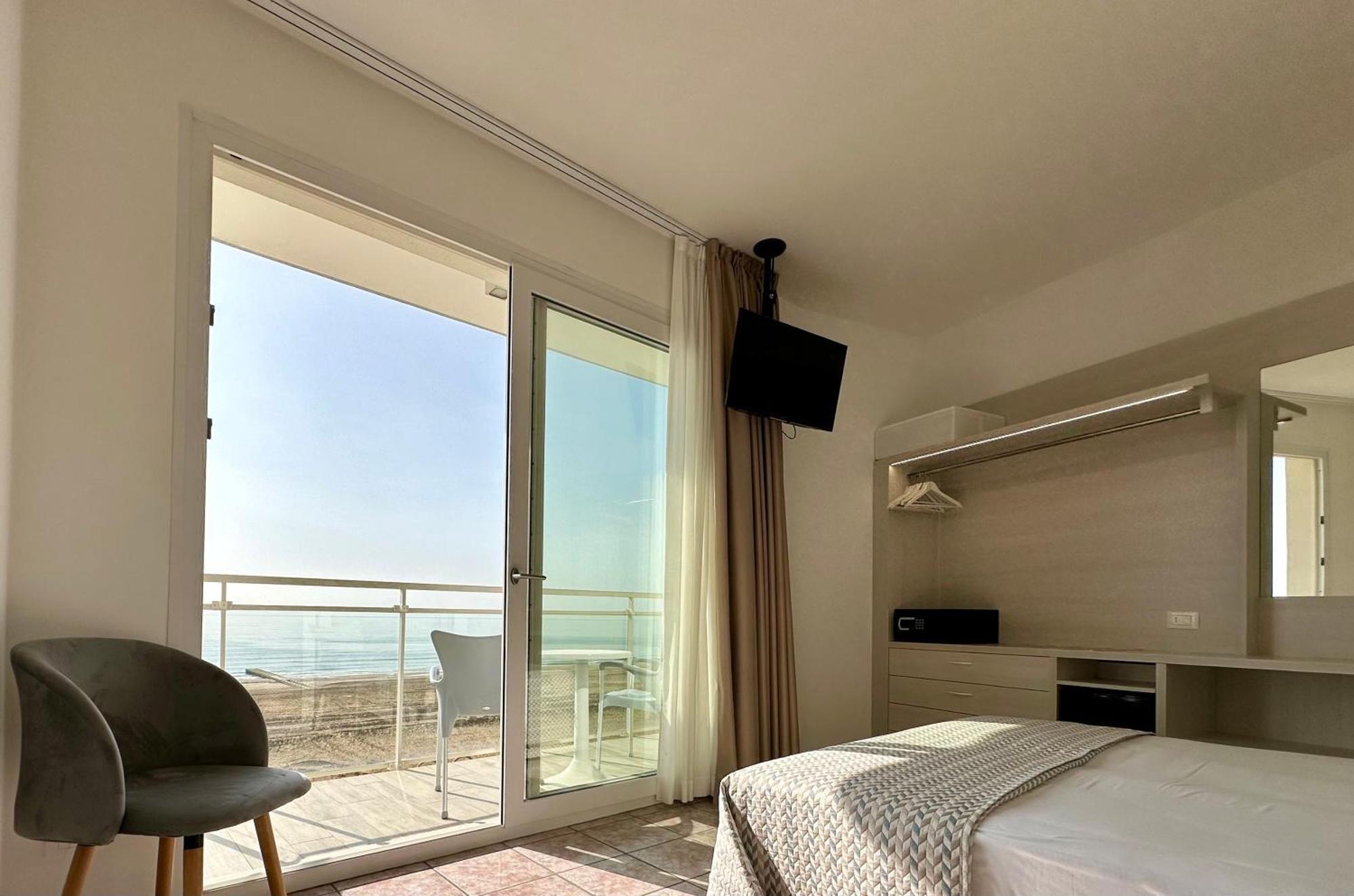 Hotel Nizza Frontemare Superior 3 Stelle Лидо ди Йезоло Екстериор снимка